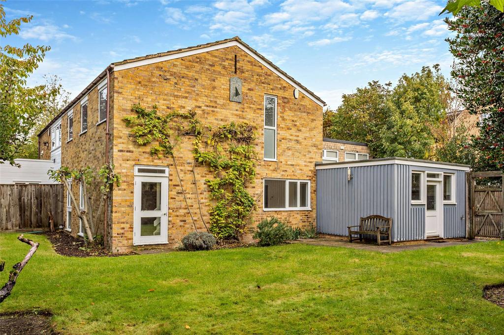 3 bedroom semi-detached house to rent
