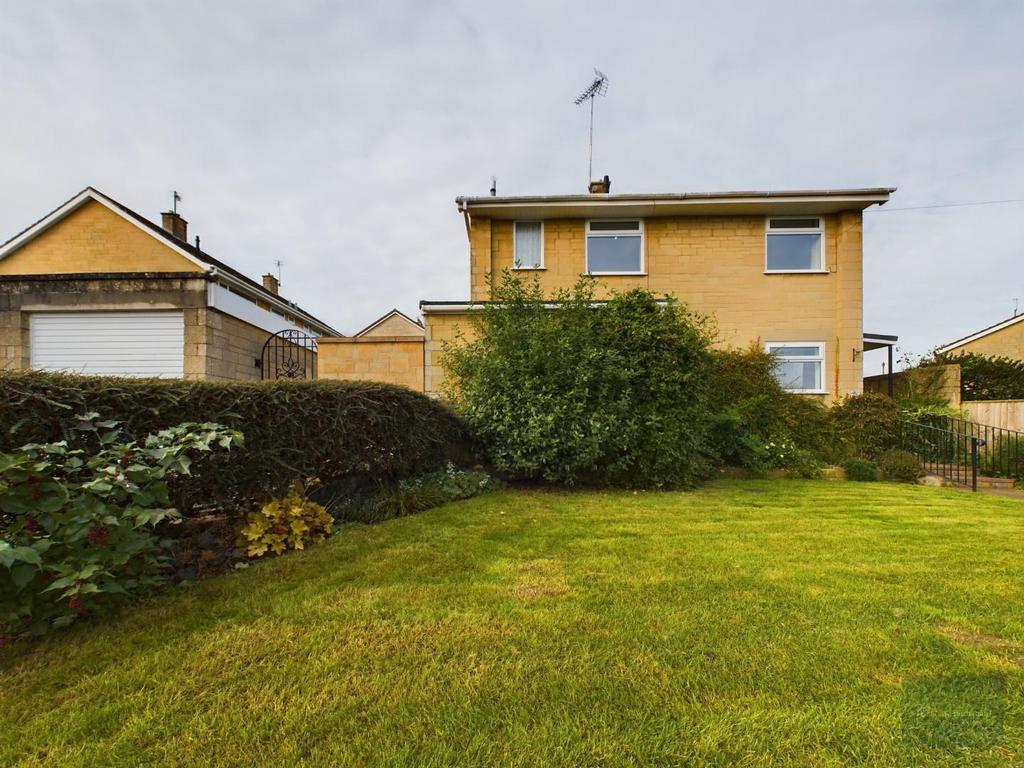 Leigh Park Road, BradfordOnAvon BA15 3 bed detached house £1,650