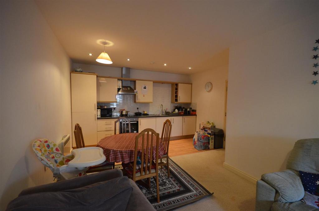 Ushers Court, Trowbridge BA14 2 bed flat for sale £149,950