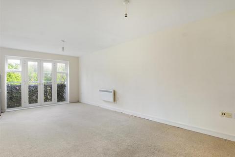106 Arnold Road, Mangotsfield, Bristol, BS16 9LB