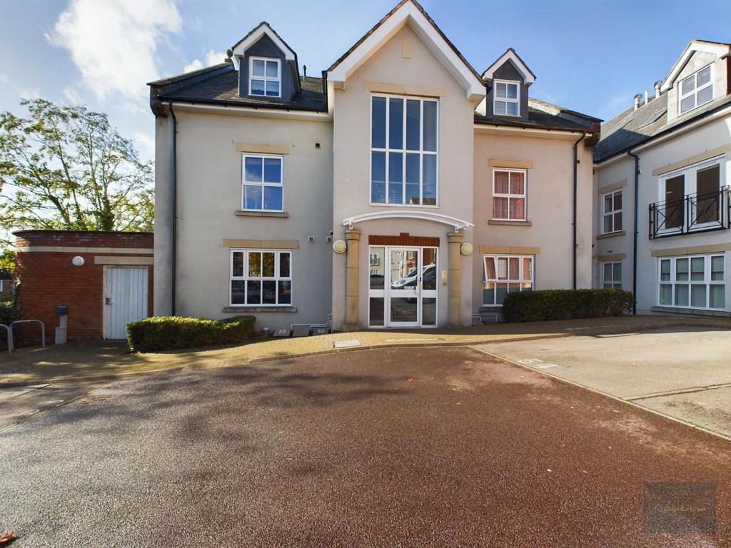 Conigre Square, Trowbridge BA14 2 bed apartment to rent £875 pcm (£