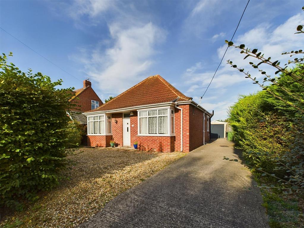 Silver Street Lane, Trowbridge BA14 2 bed detached bungalow for sale