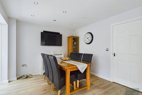 11 Heron Walk, Trowbridge, BA14 7GA