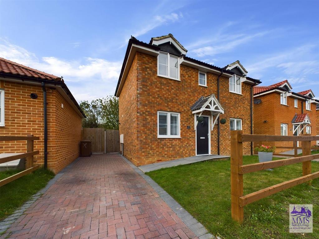 Doggetts Row, Isle Of Grain, Rochester 3 bed detached house for sale