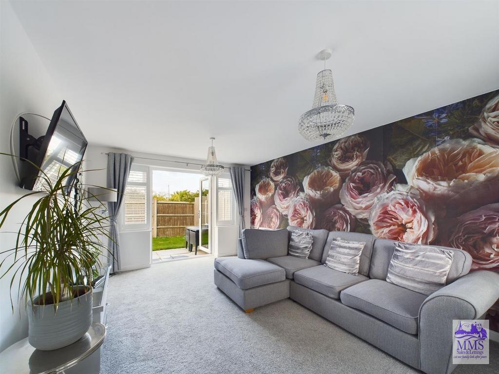 Doggetts Row, Isle Of Grain, Rochester 3 bed detached house for sale