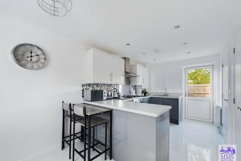 9 Doggetts Row, Isle Of Grain, Rochester, ME3 0BH