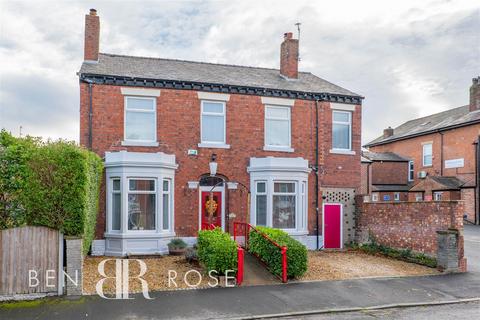 4 bedroom detached house for sale, Harrington Road, Chorley