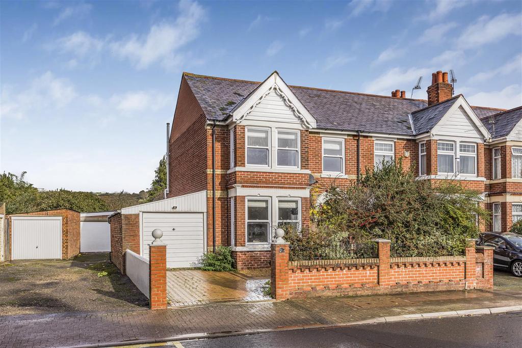 Lonsdale Avenue, Portsmouth PO6 3 bed end of terrace house for sale £