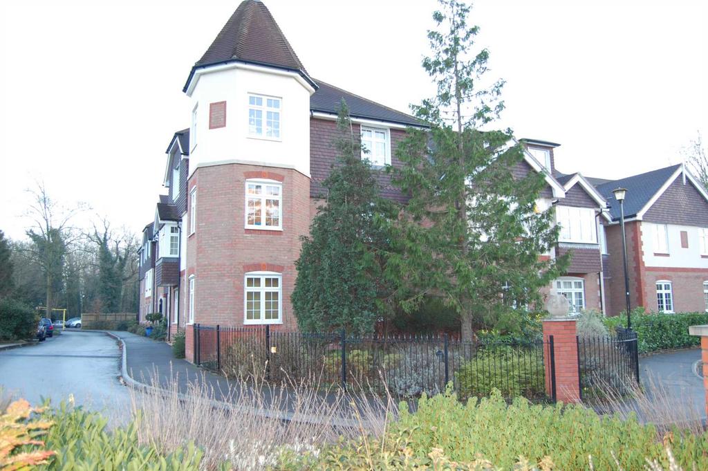 ADDLESTONE 2 bed apartment to rent £1,600 pcm (£369 pw)