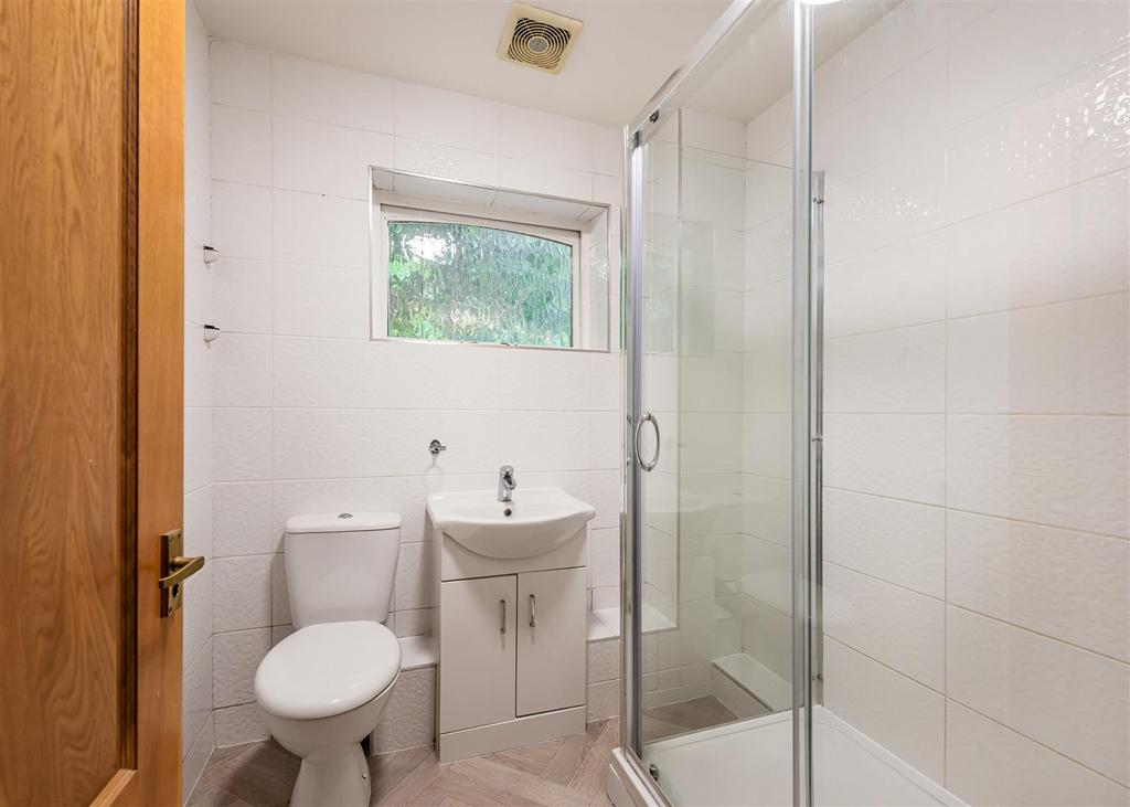 6 Finchfield Hill shower room.jpg