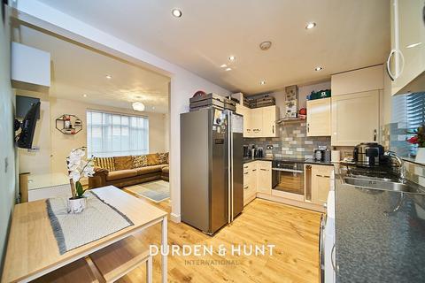 45 Mannock Drive, Loughton, IG10 2JD