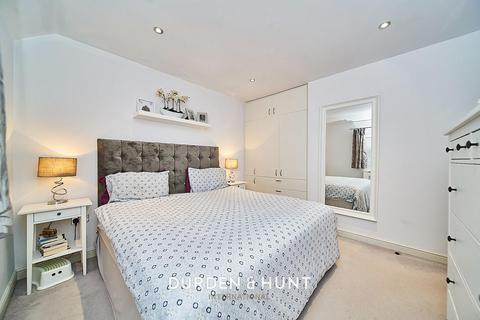 45 Mannock Drive, Loughton, IG10 2JD