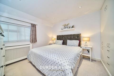 45 Mannock Drive, Loughton, IG10 2JD