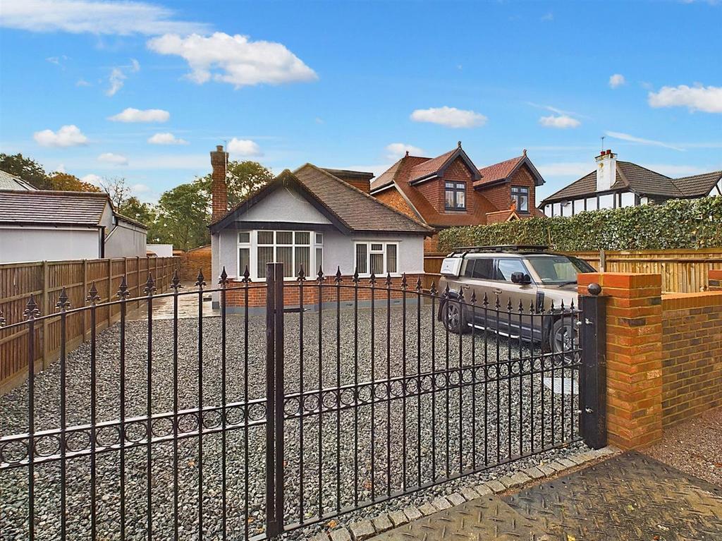 Walton Bridge Road, Shepperton 4 bed detached house £700,000