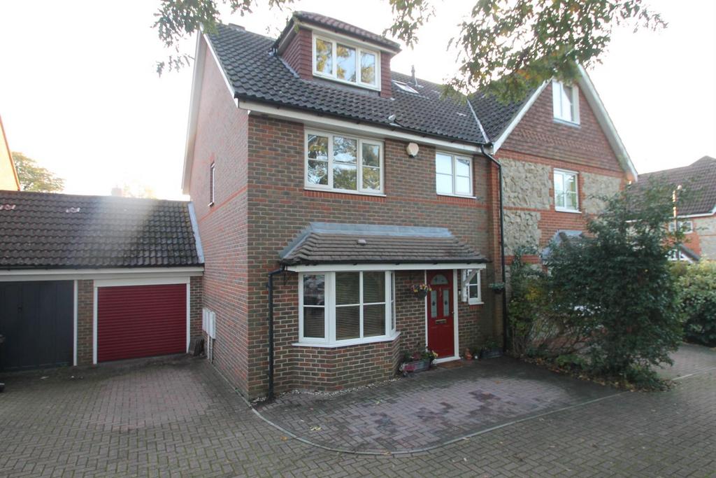 St. Francis Close, Penenden Heath, Maidstone 4 bed semidetached house