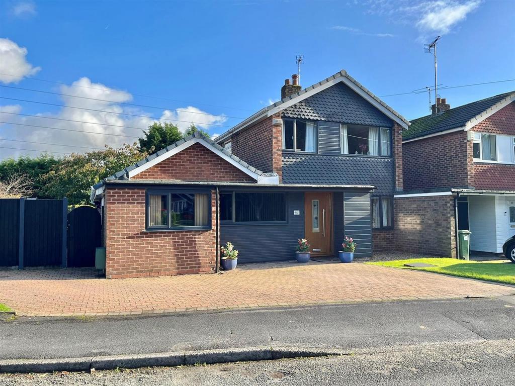 Rugby Drive, Macclesfield 4 bed link detached house £435,000