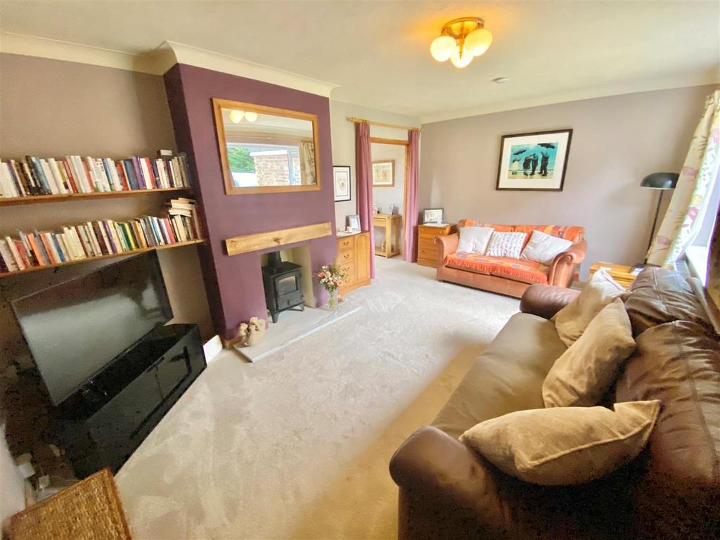 Rugby Drive, Macclesfield 4 bed link detached house £435,000