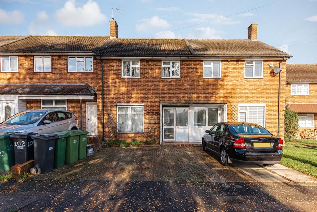 Hatch Gardens, Tadworth 2 bed terraced house for sale £350,000