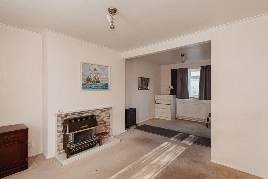 Hatch Gardens, Tadworth 2 bed terraced house for sale £350,000