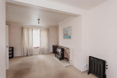 100 Hatch Gardens, Tadworth, KT20 5JT
