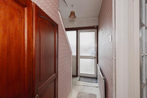 100 Hatch Gardens, Tadworth, KT20 5JT