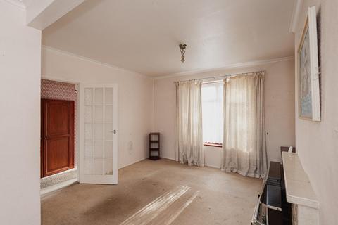 100 Hatch Gardens, Tadworth, KT20 5JT