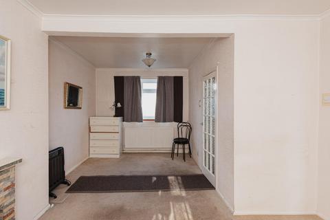 100 Hatch Gardens, Tadworth, KT20 5JT