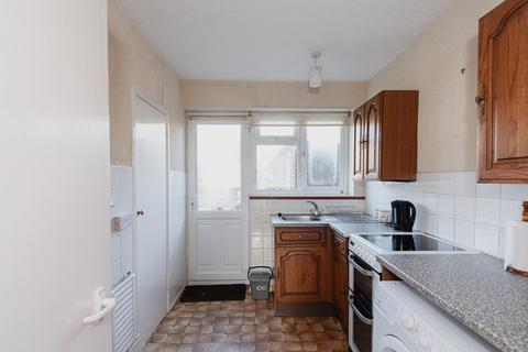 100 Hatch Gardens, Tadworth, KT20 5JT