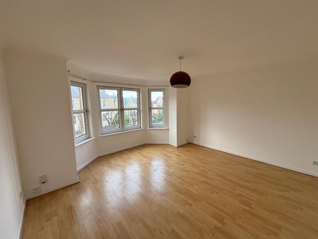 Belhaven Terrace, Wishaw 2 bed flat £695 pcm (£160 pw)