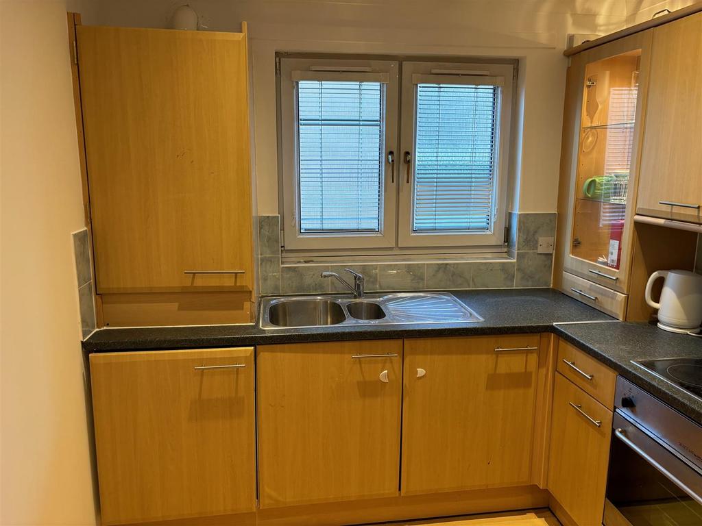 Belhaven Terrace, Wishaw 2 bed flat £695 pcm (£160 pw)
