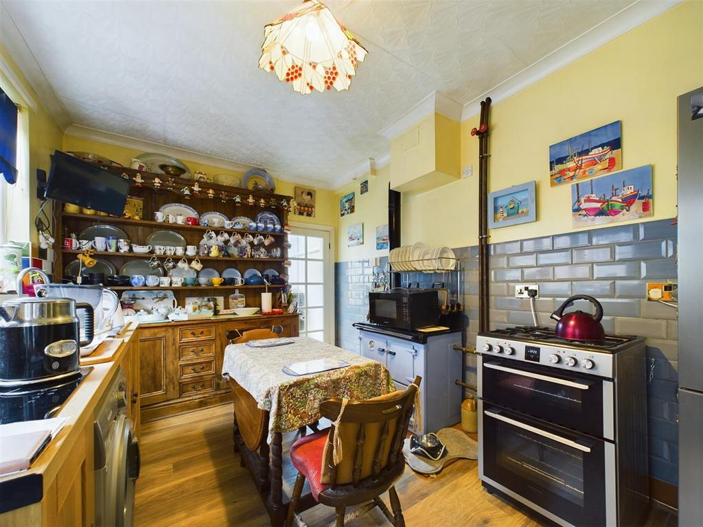 Kitchen: