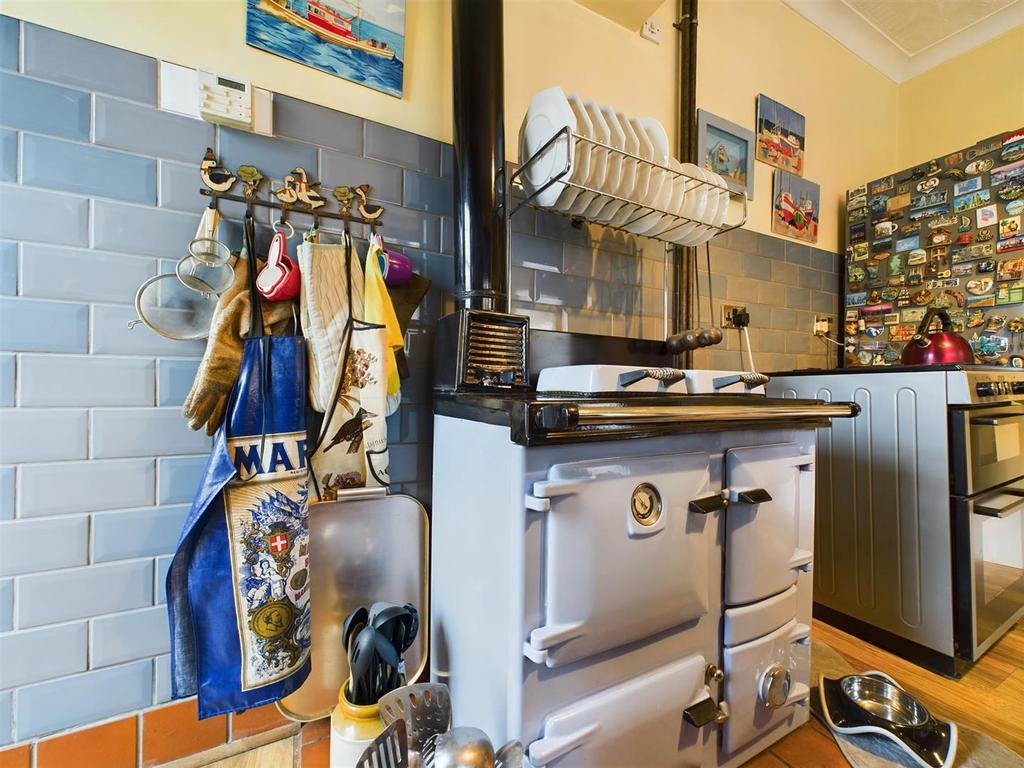 Kitchen: