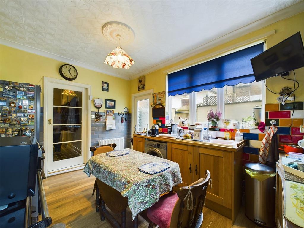 Kitchen: