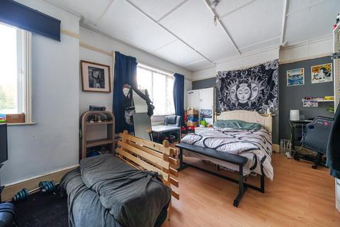 212 Brownhill Road, London, SE6 1AT