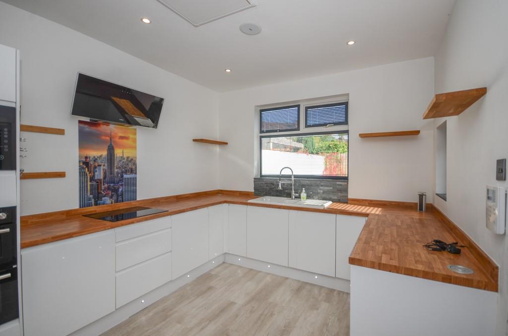 Kitchen pic 2.jpg