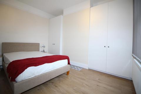 2 bedroom maisonette to rent, Birkbeck Road, Enfield