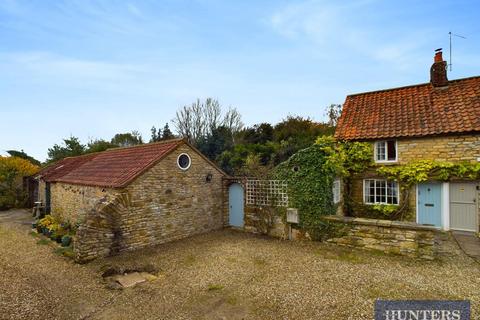 2 bedroom end of terrace house for sale, Beswicks Yard, Snainton, Scarborough