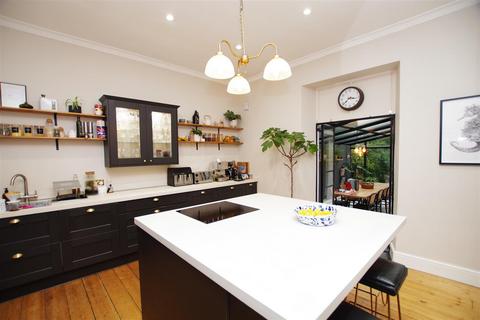 46 Bath Road, Swindon, SN1 4AY