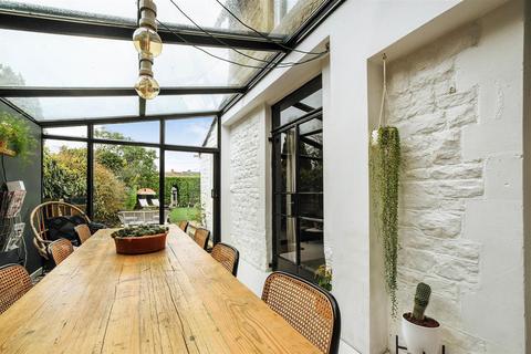 46 Bath Road, Swindon, SN1 4AY