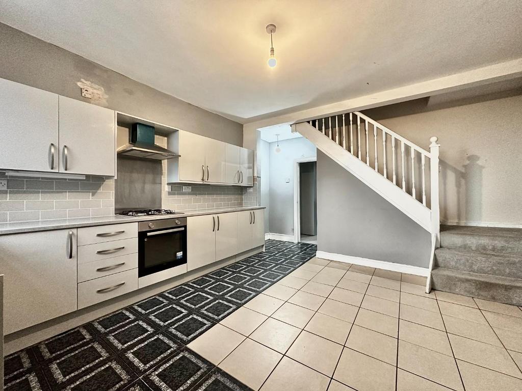 Snydale Road, Cudworth, Barnsley 3 bed terraced house for sale £105,000