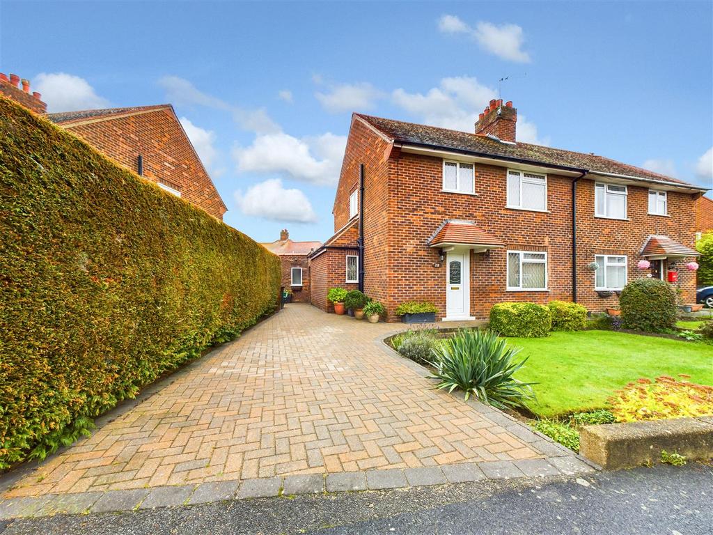 28, The Grove, Norton, Malton, North Yorkshire, YO17 9BN 3 bed semi