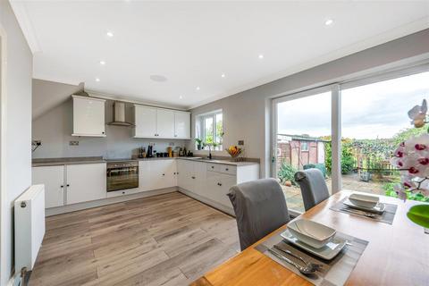 64 Brompton Farm Road, Strood, Rochester, ME2 3QY