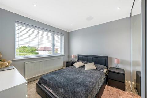 64 Brompton Farm Road, Strood, Rochester, ME2 3QY