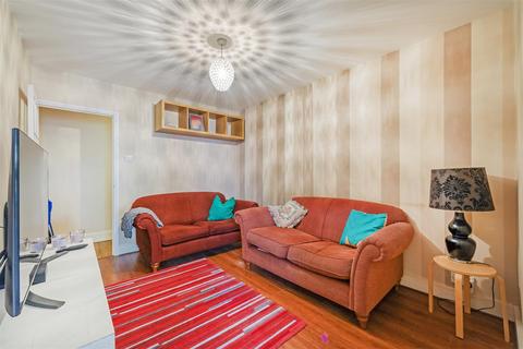 1, 32 Albert Road, Merstham, Redhill, RH1 3LU