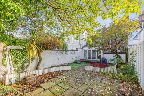 1, 32 Albert Road, Merstham, Redhill, RH1 3LU