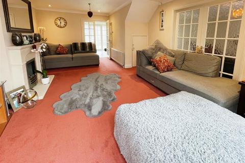 12 Branksome Close, Hemel Hempstead, HP2 7AG