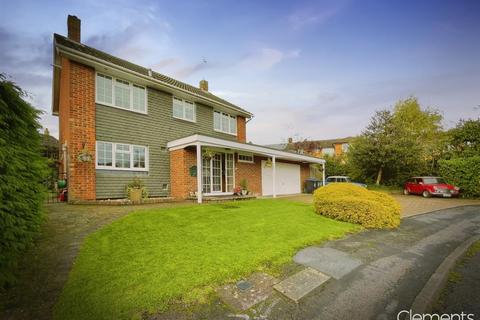 12 Branksome Close, Hemel Hempstead, HP2 7AG