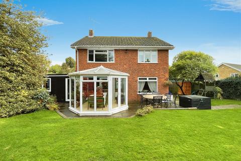 12 Branksome Close, Hemel Hempstead, HP2 7AG
