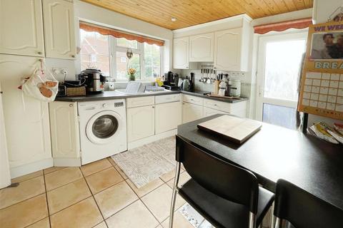 12 Branksome Close, Hemel Hempstead, HP2 7AG
