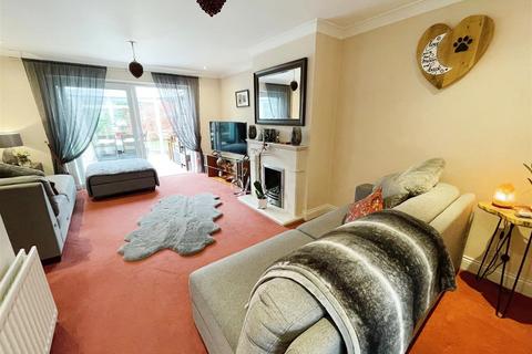 12 Branksome Close, Hemel Hempstead, HP2 7AG